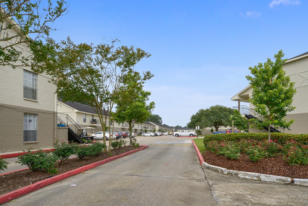 Ole London Towne Apartments | 1680 ONeal Ln, Baton Rouge, LA 70816, USA | Phone: (225) 341-4777