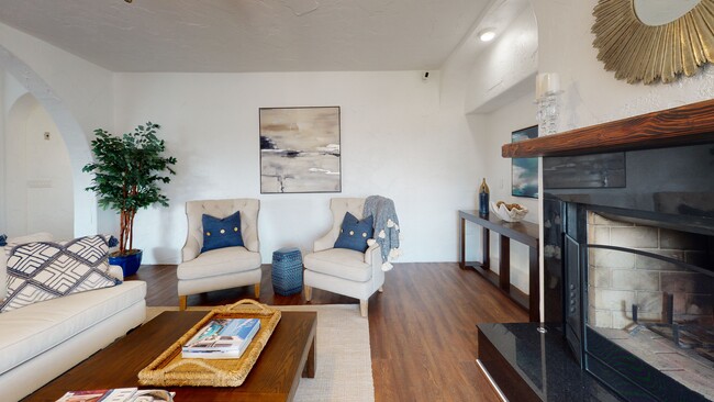 La Corona Del Mar Apartments | 514 W 26th St, San Pedro, CA 90731, USA | Phone: (310) 833-5842