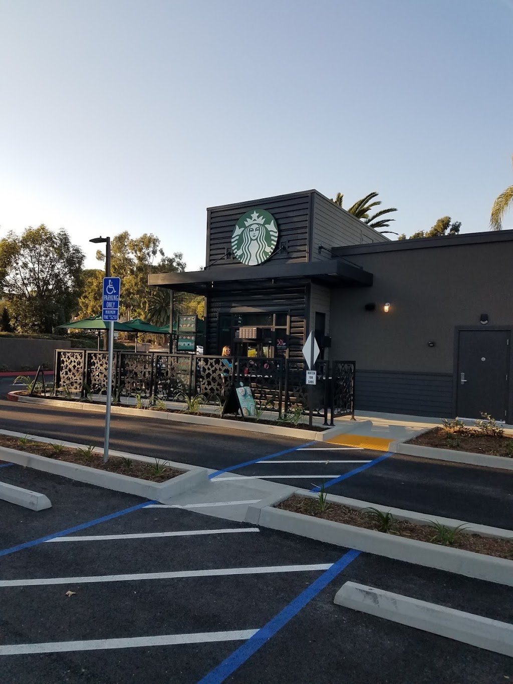 Starbucks | 24281 Moulton Pkwy, Laguna Woods, CA 92637, USA | Phone: (949) 306-0678
