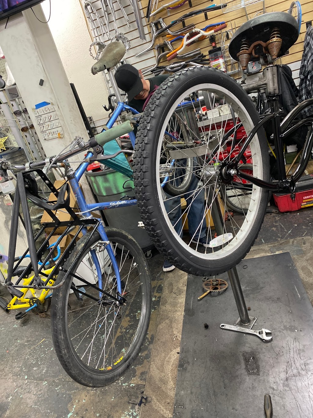 A Y J Bike Shop | 2606 San Pedro St, Los Angeles, CA 90011, USA | Phone: (323) 247-5920