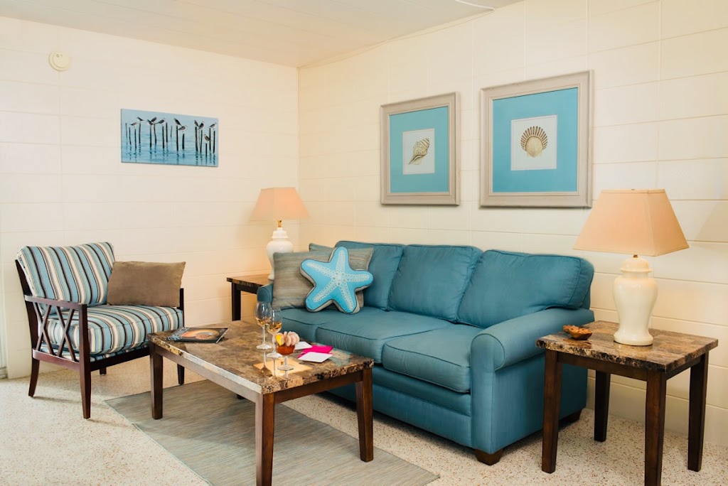 Island House Apartment Motel | 205 Casey Key Rd, Nokomis, FL 34275, USA | Phone: (941) 488-1719