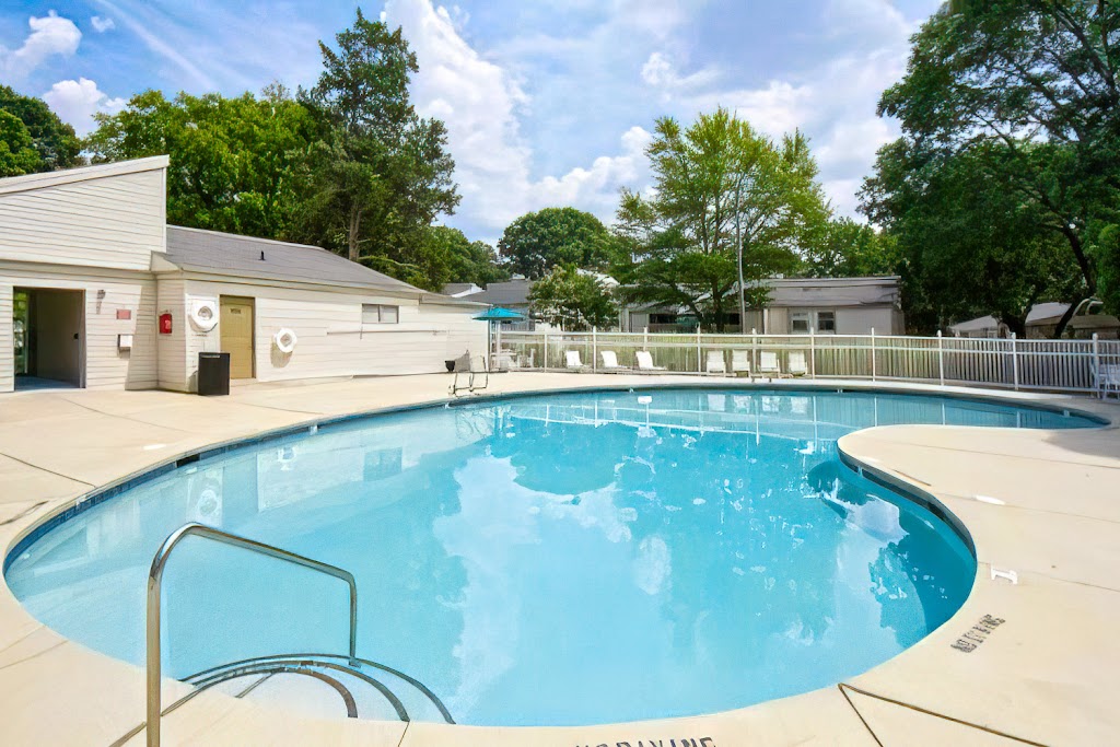 The Morehead Apartments | 5518 W Market St, Greensboro, NC 27409, USA | Phone: (336) 864-9983