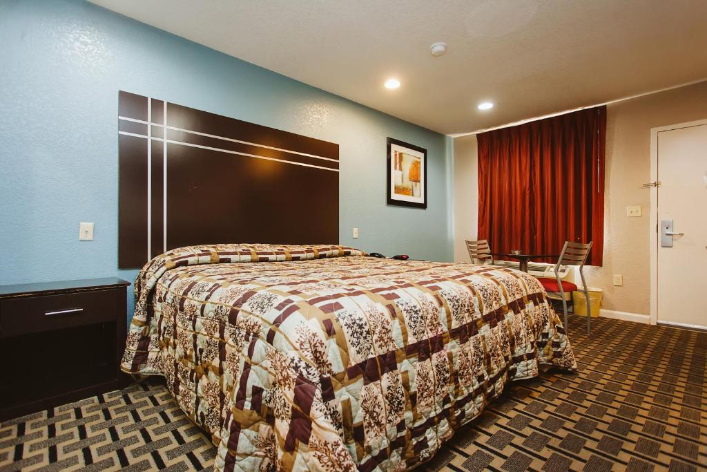 Regency Inn - Channelview | 15615 E Freeway Service Rd, Channelview, TX 77530, USA | Phone: (281) 452-0719