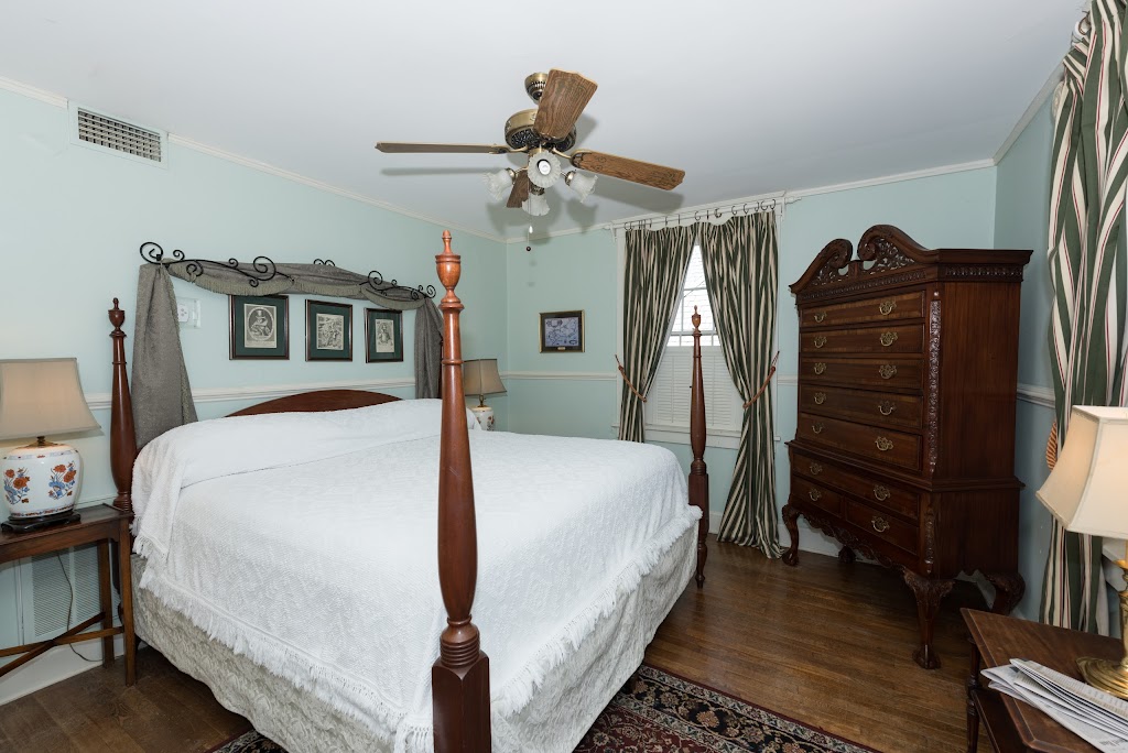 Cedars of Williamsburg Bed & Breakfast | 616 Jamestown Rd, Williamsburg, VA 23185, USA | Phone: (757) 229-3591