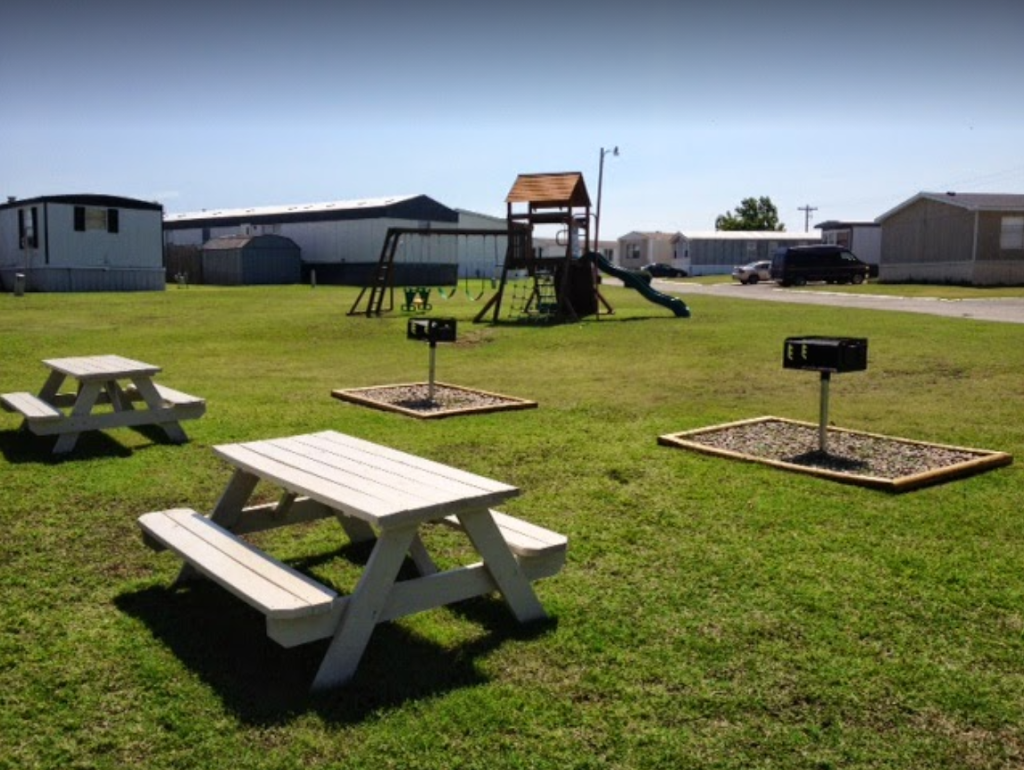 Skyview Mobile Home Park | 1644 East Highway 66, El Reno, OK 73036, USA | Phone: (405) 262-6422