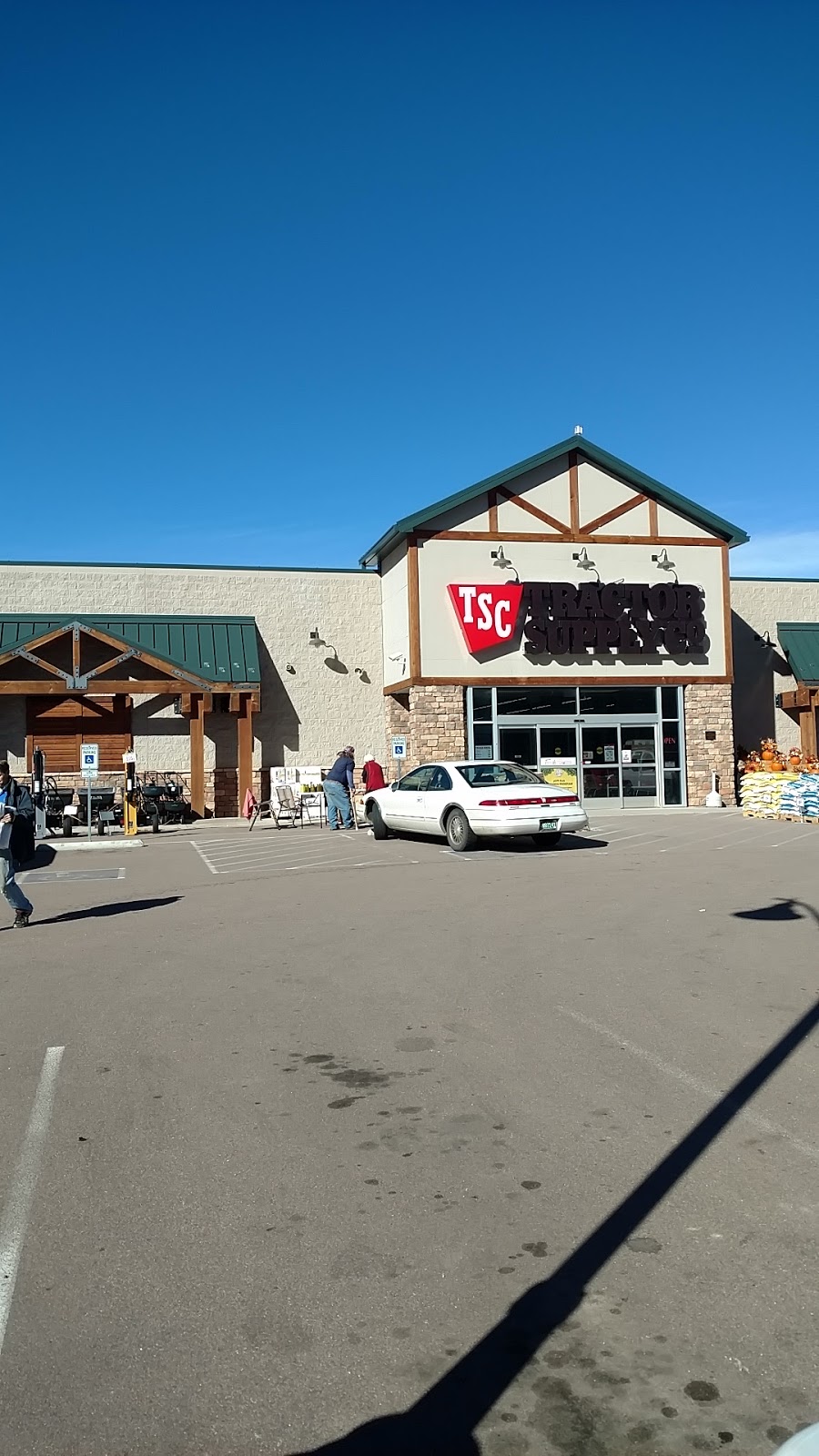 Tractor Supply Co. | 919 Spruce Haven Dr, Woodland Park, CO 80863, USA | Phone: (719) 686-0401
