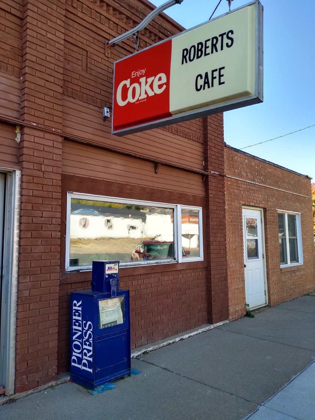 Roberts Cafe | 208 W Main St, Roberts, WI 54023, USA | Phone: (715) 749-3133