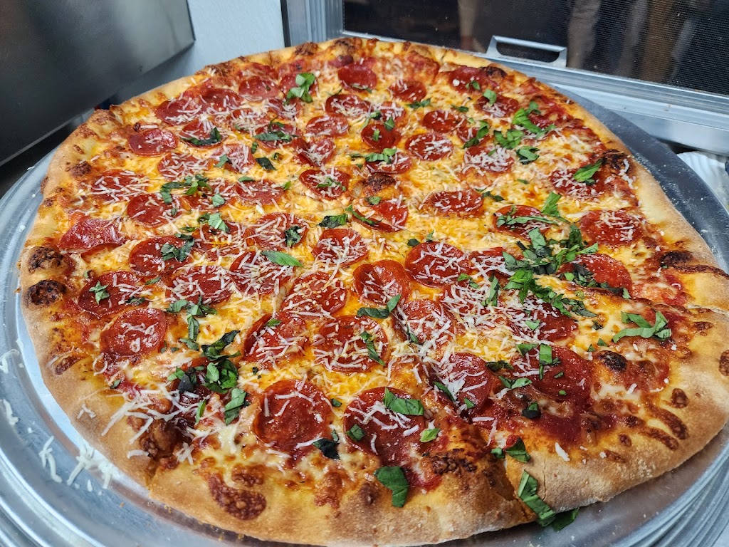 GFL Pizza | 2707 W Eisenhower Blvd #9, Loveland, CO 80537, USA | Phone: (720) 965-7901