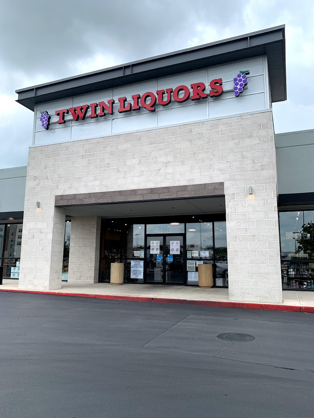 Twin Liquors | 1160 Thorpe Ln #101, San Marcos, TX 78666, USA | Phone: (512) 392-8334