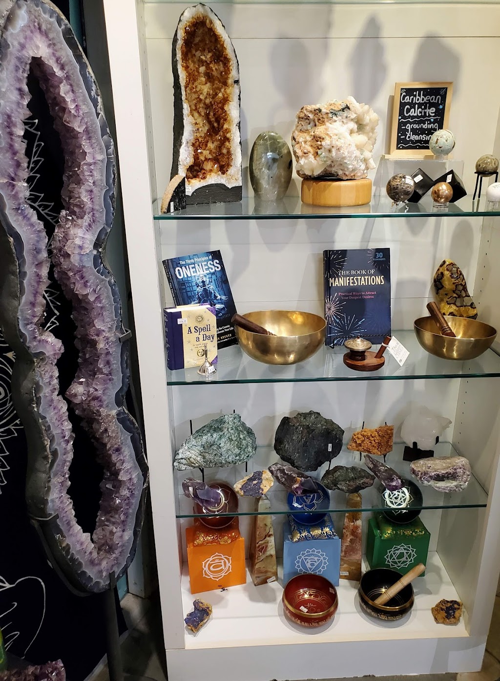 The Curious Muse : Crystal shop | 20651 US Hwy. 441 Row C space 52, Mt Dora, FL 32757, USA | Phone: (407) 721-6341