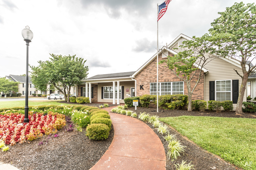 Summer Creek Apartments | 2001 Madison Square Blvd, La Vergne, TN 37086, USA | Phone: (615) 213-8777