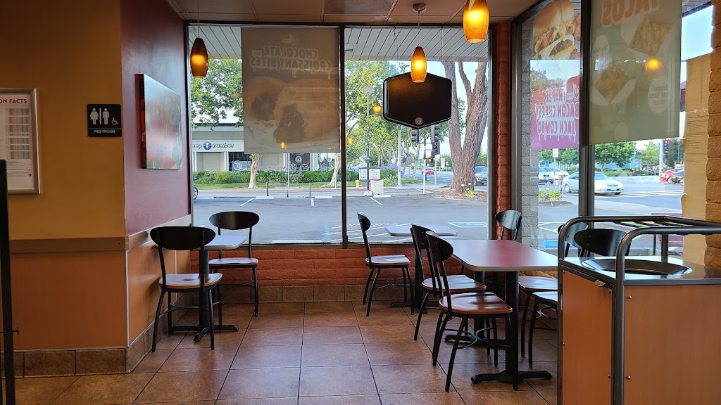 Jack in the Box | 837 E Washington St, Petaluma, CA 94952, USA | Phone: (707) 763-3612