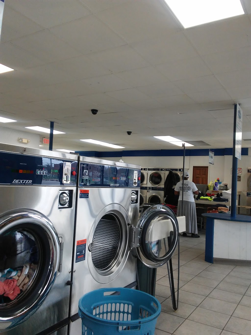 Belleville East Laundromat | 1008 Carlyle Ave, Belleville, IL 62221, USA | Phone: (618) 277-3469