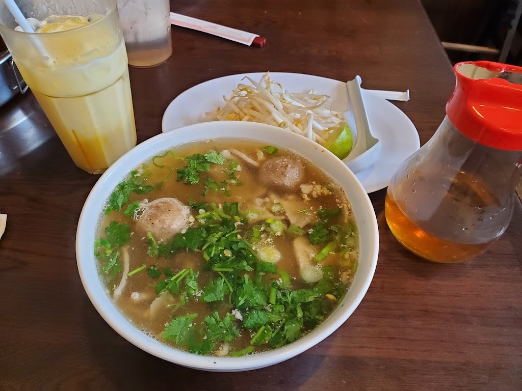Phnom Penh Noodle Shack | 1644 Cherry Ave, Long Beach, CA 90813, USA | Phone: (562) 433-0032