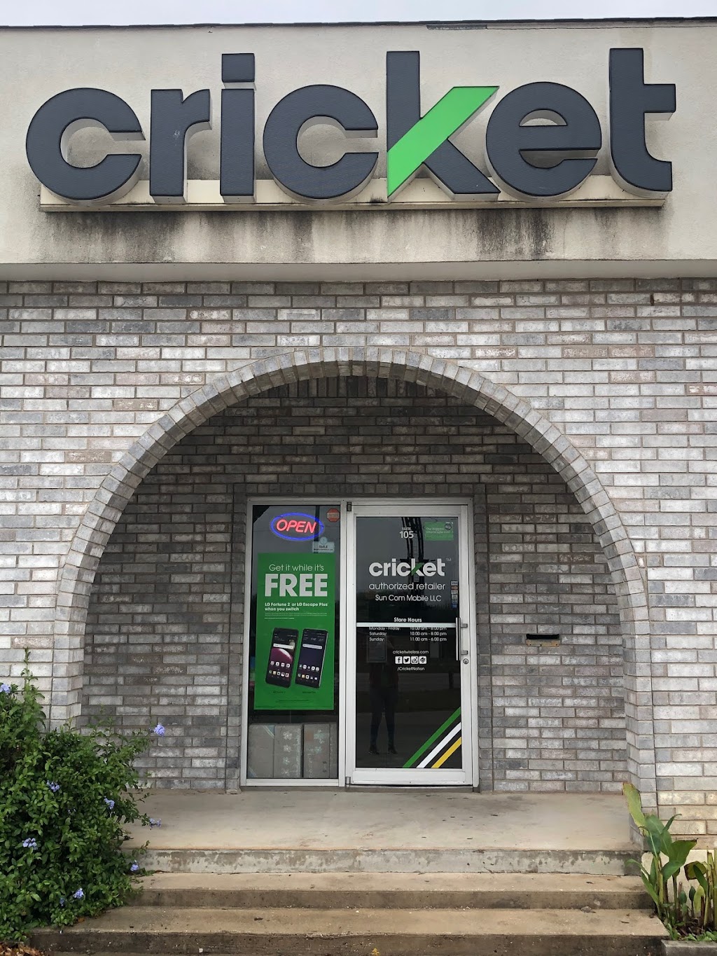 Cricket Wireless Authorized Retailer | 602 10th St Ste 105, Floresville, TX 78114, USA | Phone: (830) 321-0044