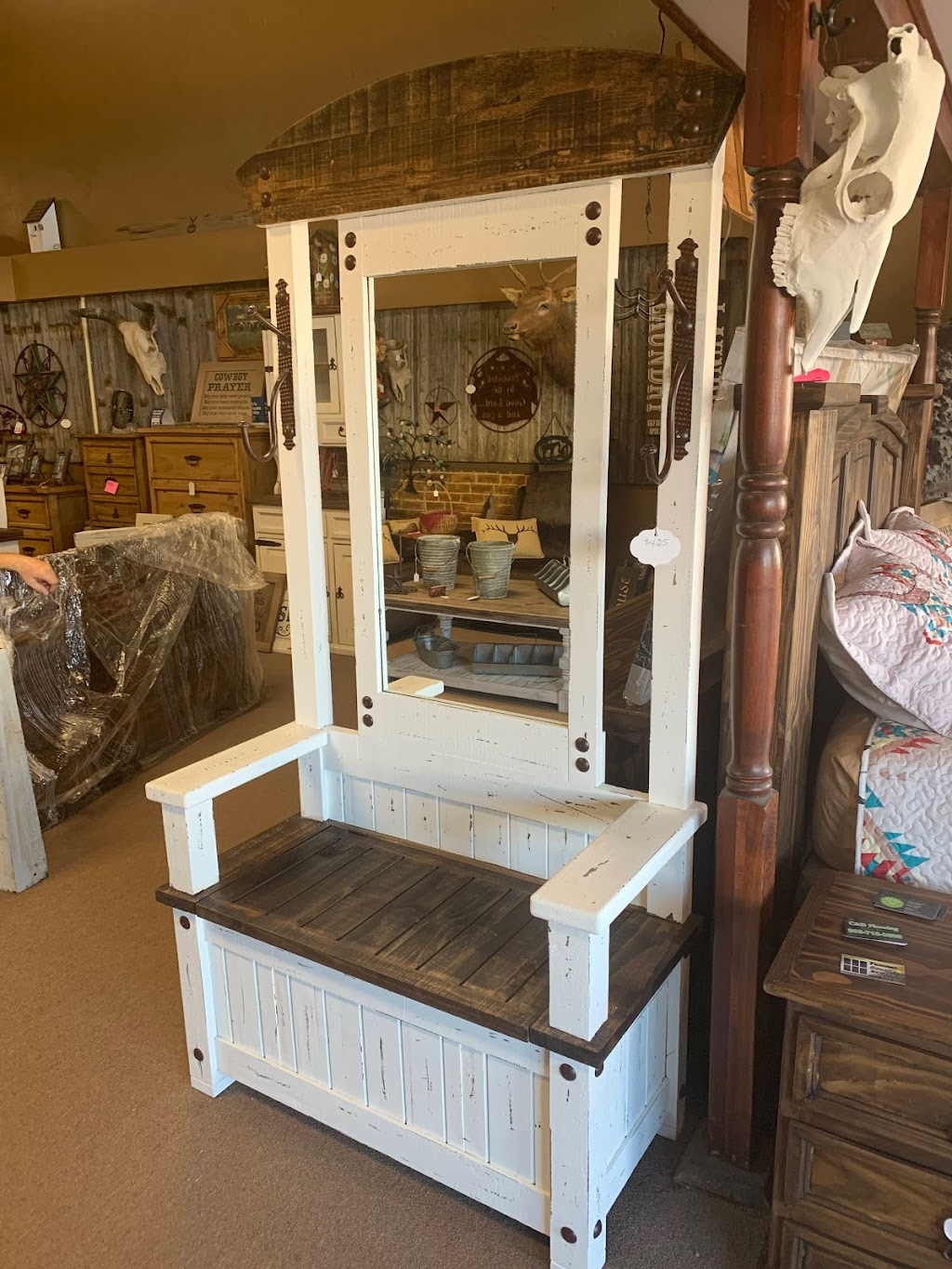 Diamond S Rustic Decor | 118 E Main St, Whitesboro, TX 76273, USA | Phone: (903) 487-9557