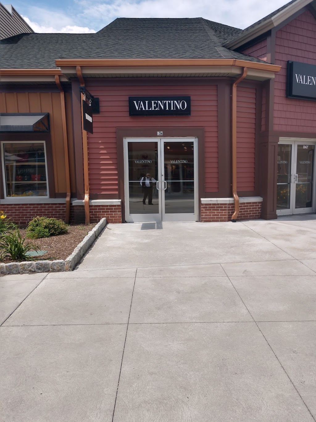 VALENTINO | 847 Adirondack Way, Central Valley, NY 10917, USA | Phone: (845) 928-0820