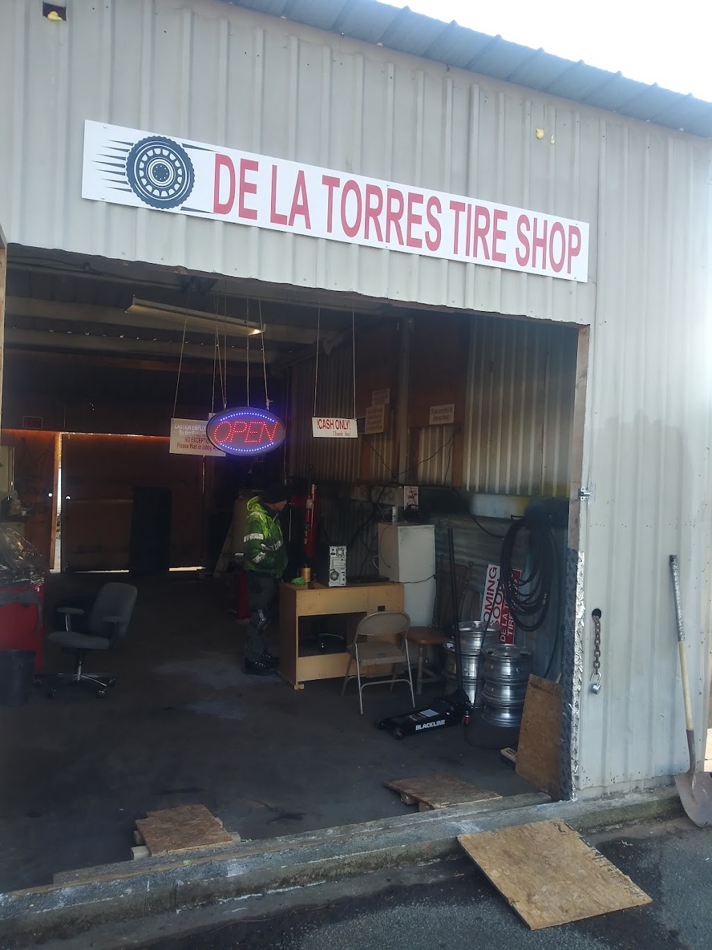 De La Torres Tire Shop | 1122 Pomeroy St, Graham, NC 27253, USA | Phone: (336) 343-3768