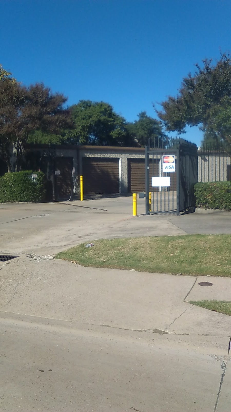 Attic Self Storage | 10949 Walnut Hl Ln, Dallas, TX 75238, USA | Phone: (214) 343-3793