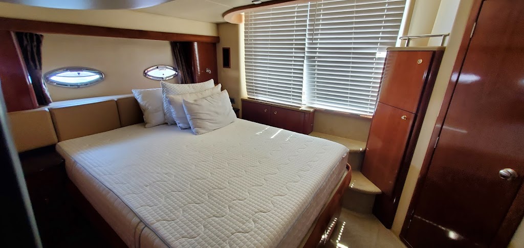 Dockside Boat & Bed | 330 S Pine Ave, Long Beach, CA 90802, USA | Phone: (562) 436-3111