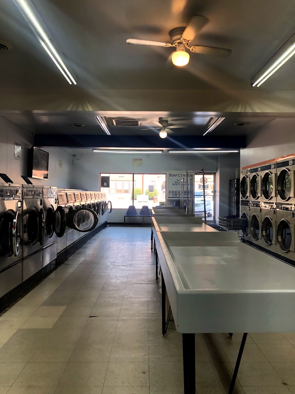 Bams Laundry World II | 1518 E Washington St, Joliet, IL 60433, USA | Phone: (312) 646-0303