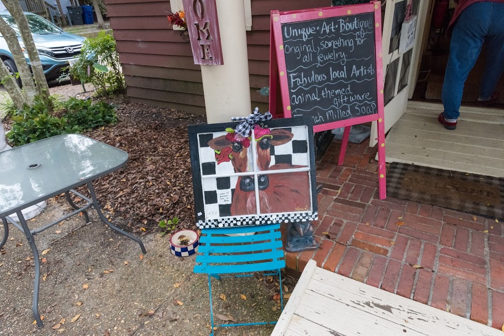 When Pigs Fly Magic Happens | 315 Main St, Smithfield, VA 23430, USA | Phone: (757) 373-3549