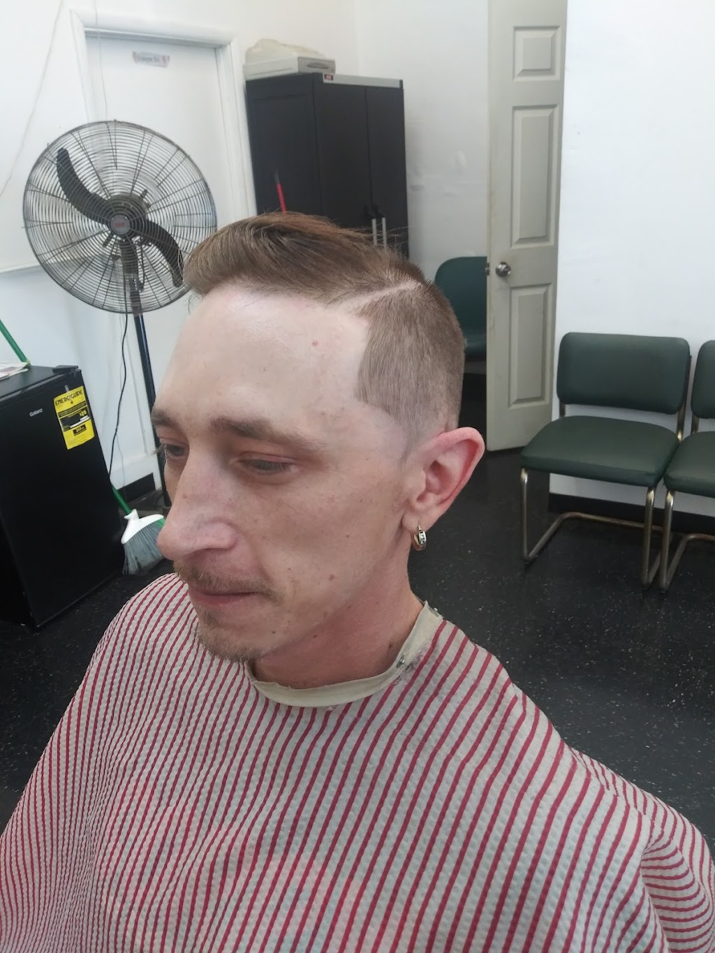 Top Notch Barber Shop | 1495 Aster Ave, Akron, OH 44301, USA | Phone: (330) 962-7343