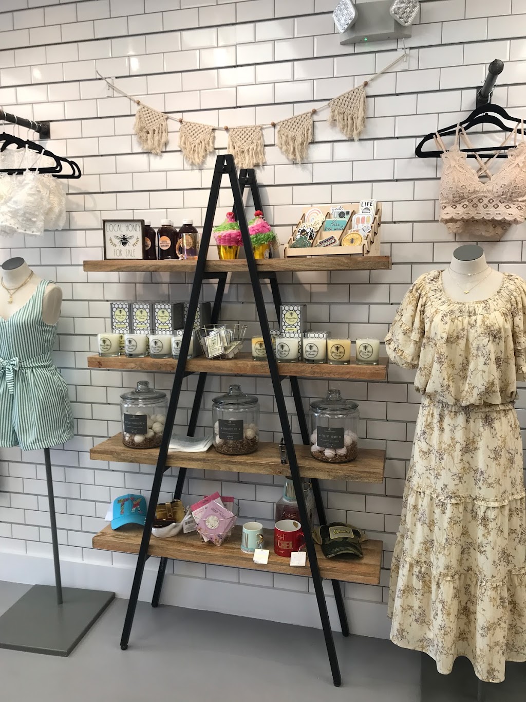 Bee Fly & Co. Womens Boutique | 109 W Main St A, Royse City, TX 75189, USA | Phone: (469) 793-5444