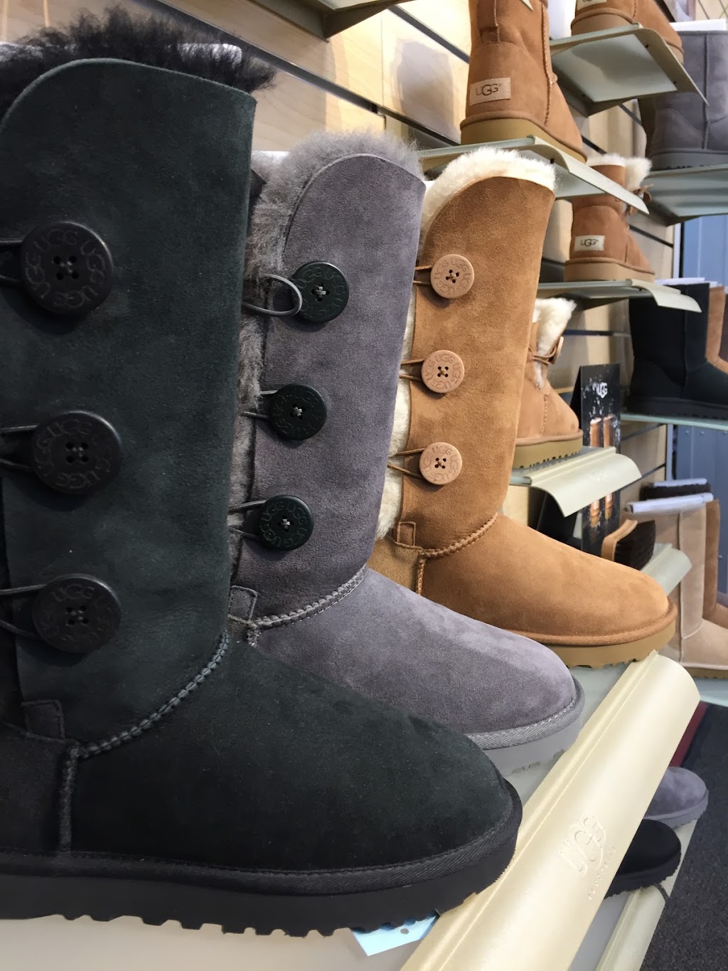 Boot World (Formerly KM Shoes) | 390 N McKinley St, Corona, CA 92879 | Phone: (951) 284-4971