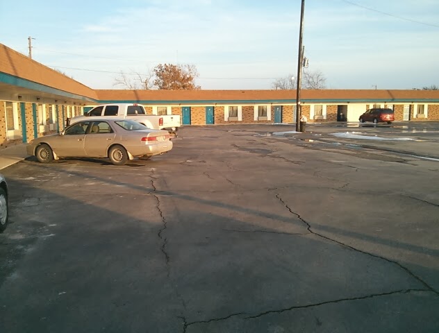 BudgetHost Motel | 1900 I-35, Gainesville, TX 76240, USA | Phone: (940) 665-2856