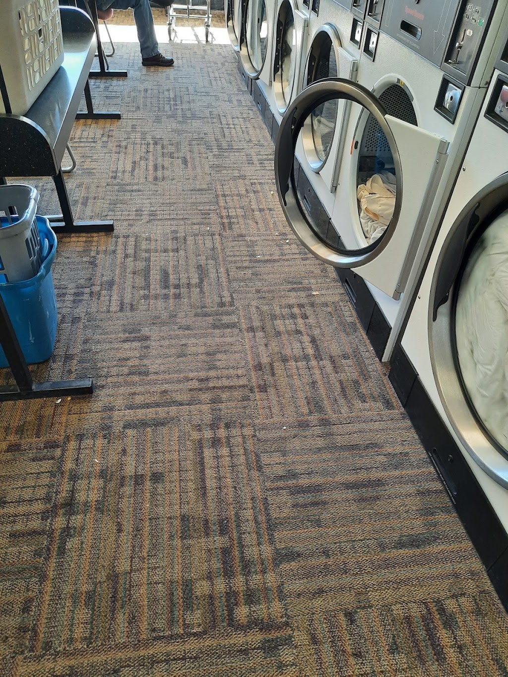 Sit n Spin Laundromat | 1546 East 61st St N, Park City, KS 67219, USA | Phone: (316) 214-5807