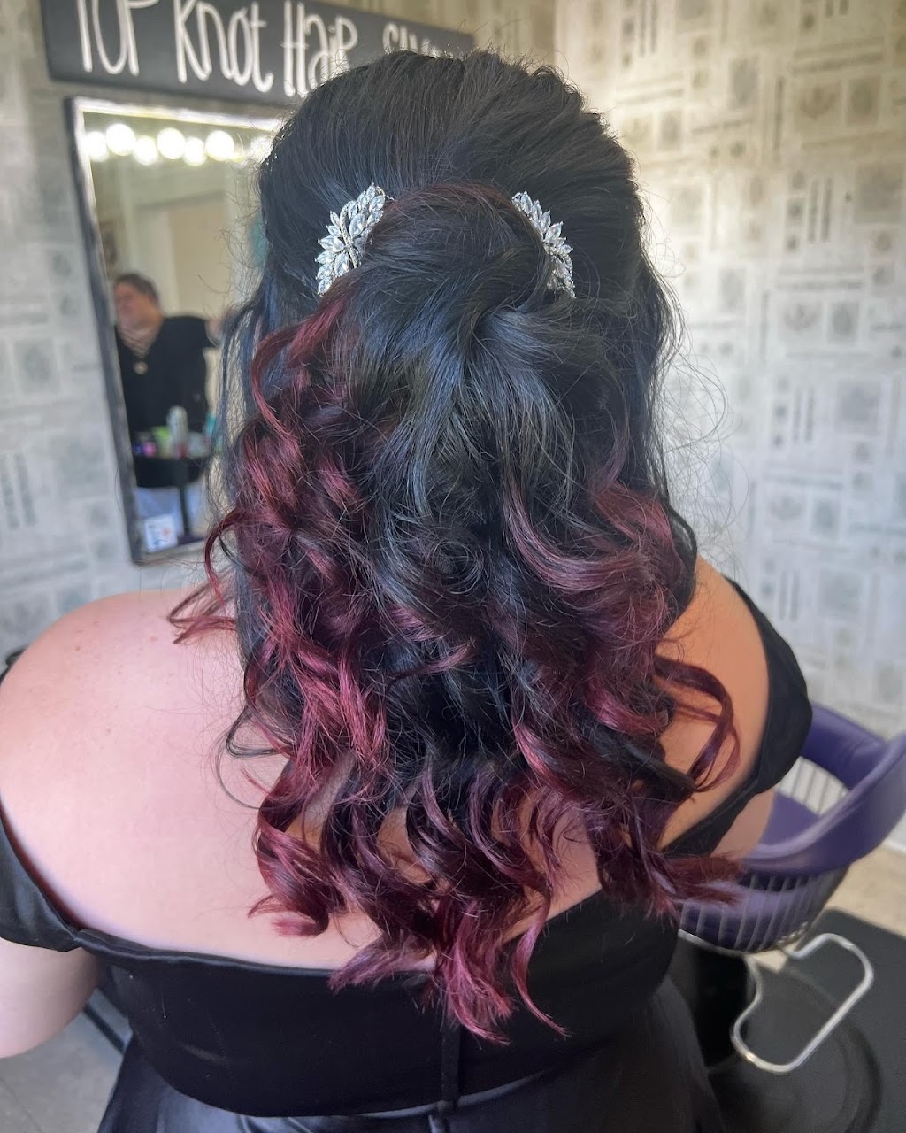 Top Knot Hair Studio | 841 Broadway St, Anderson, IN 46012, USA | Phone: (765) 606-6378