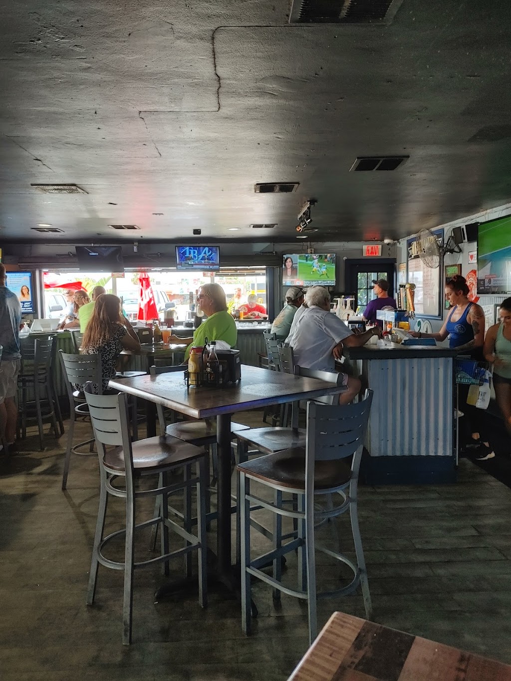 Skinnys Bar & Grill | 13228 US-19, Hudson, FL 34667, USA | Phone: (727) 863-4400