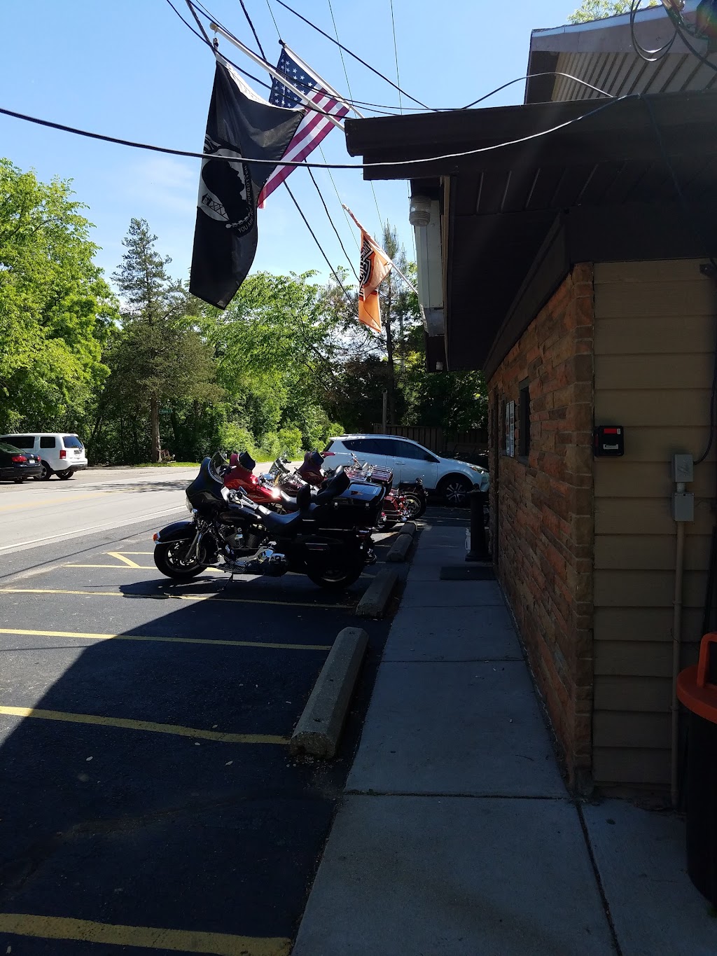 Hollywoods Roadhouse Bar & Grill | W332 N6629 County Trunk Hwy C, Nashotah, WI 53058, USA | Phone: (262) 727-7127