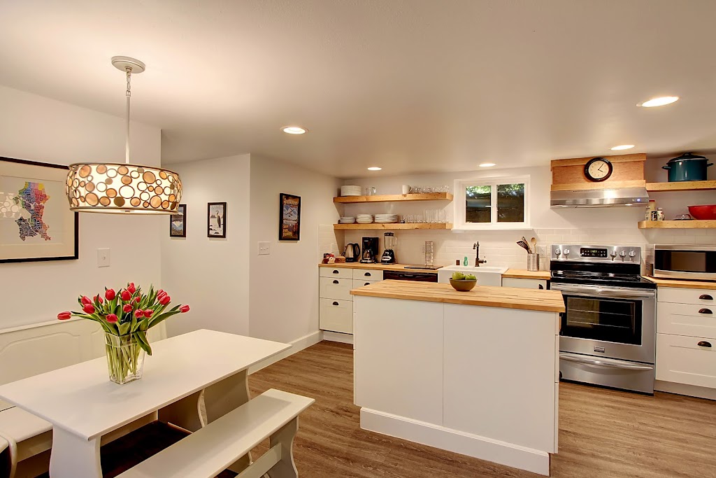 Seattle Garden Apartment | 2124 31st Ave S, Seattle, WA 98144, USA | Phone: (206) 992-0840