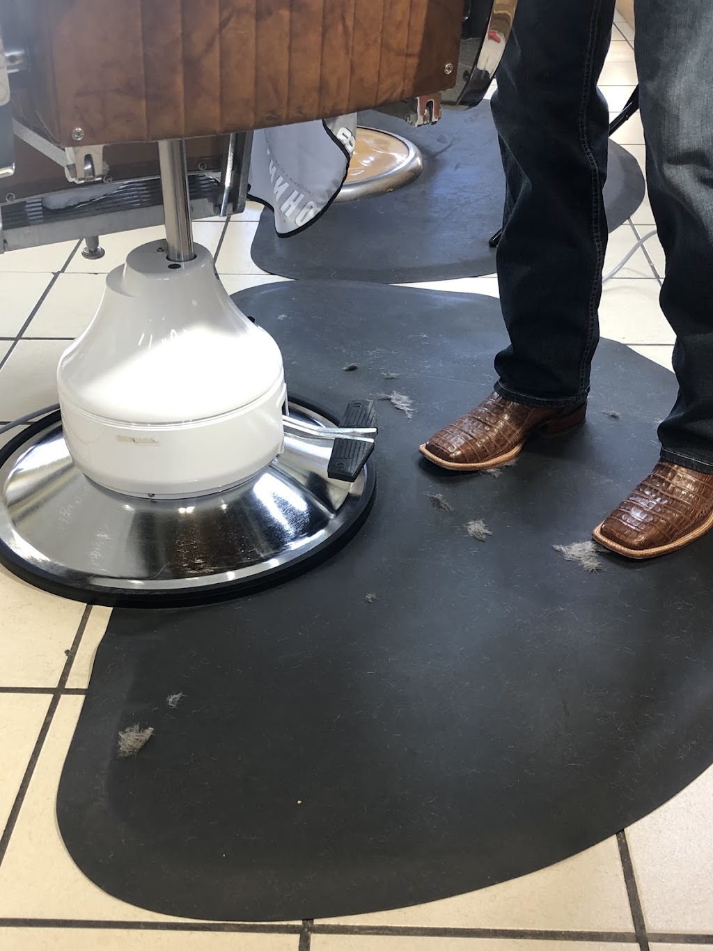 Gills Barbershop | 8303 E 81st St #i, Tulsa, OK 74133, USA | Phone: (918) 504-5523