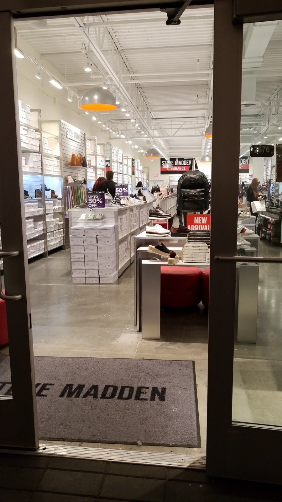 Steve Madden | 2676 Livermore Outlets Dr #820, Livermore, CA 94551, USA | Phone: (925) 960-1459