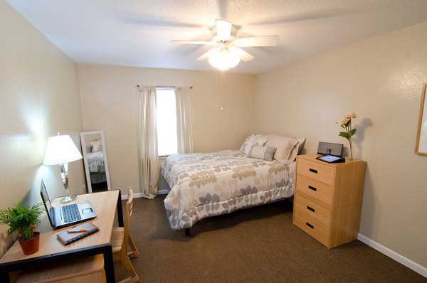 Falcon Landing Apartments | 1515 E Wooster St, Bowling Green, OH 43402, USA | Phone: (419) 806-4478