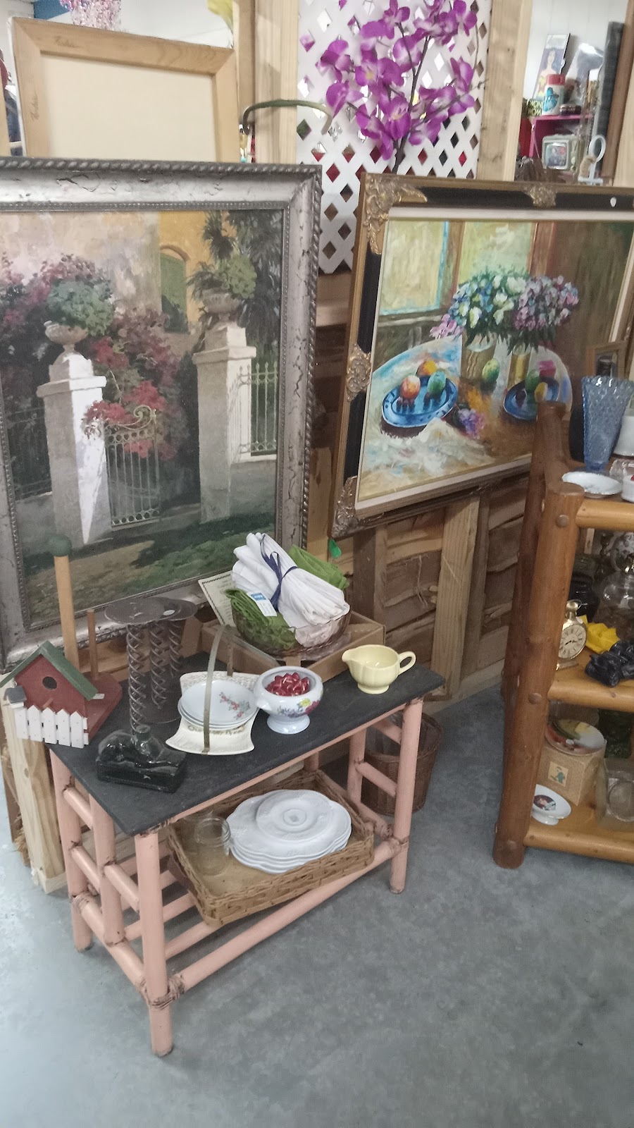 Alley Catts Antiques and Collectibles Vendors Mall | 6200 Glen Rose Hwy, Granbury, TX 76048, USA | Phone: (817) 408-5637