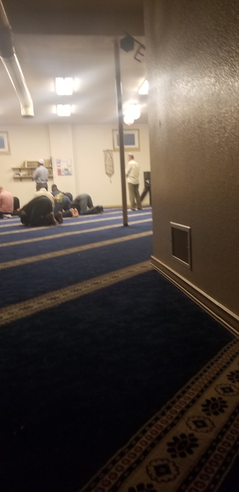 Masjid Shuhada (Downtown Denver Islamic Center) | 2952 N Downing St, Denver, CO 80205, USA | Phone: (720) 580-2605