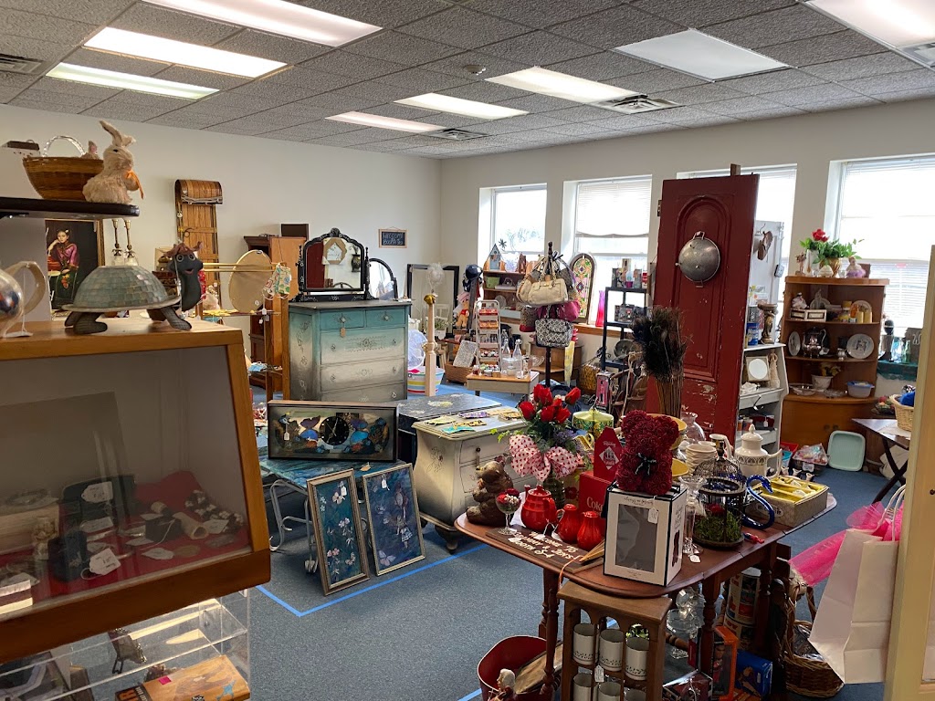 Schoolhouse Rocks Antiques LLC | 1069 Sun Valley Rd, Irwin, PA 15642, USA | Phone: (412) 742-2754