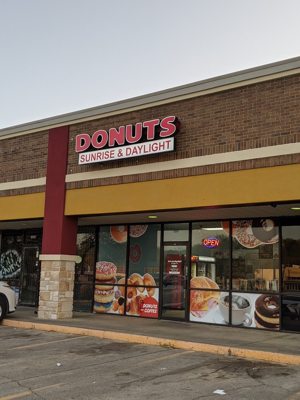 Daylight Donuts | 1213 Woodhaven Blvd, Fort Worth, TX 76112 | Phone: (817) 451-1371