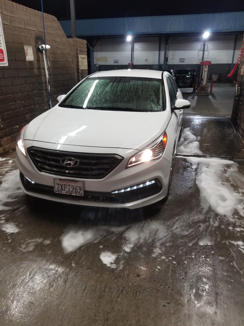 Buena Vista Self Service Carwash | 6809 Laurel Canyon Blvd, North Hollywood, CA 91605, USA | Phone: (818) 887-9853