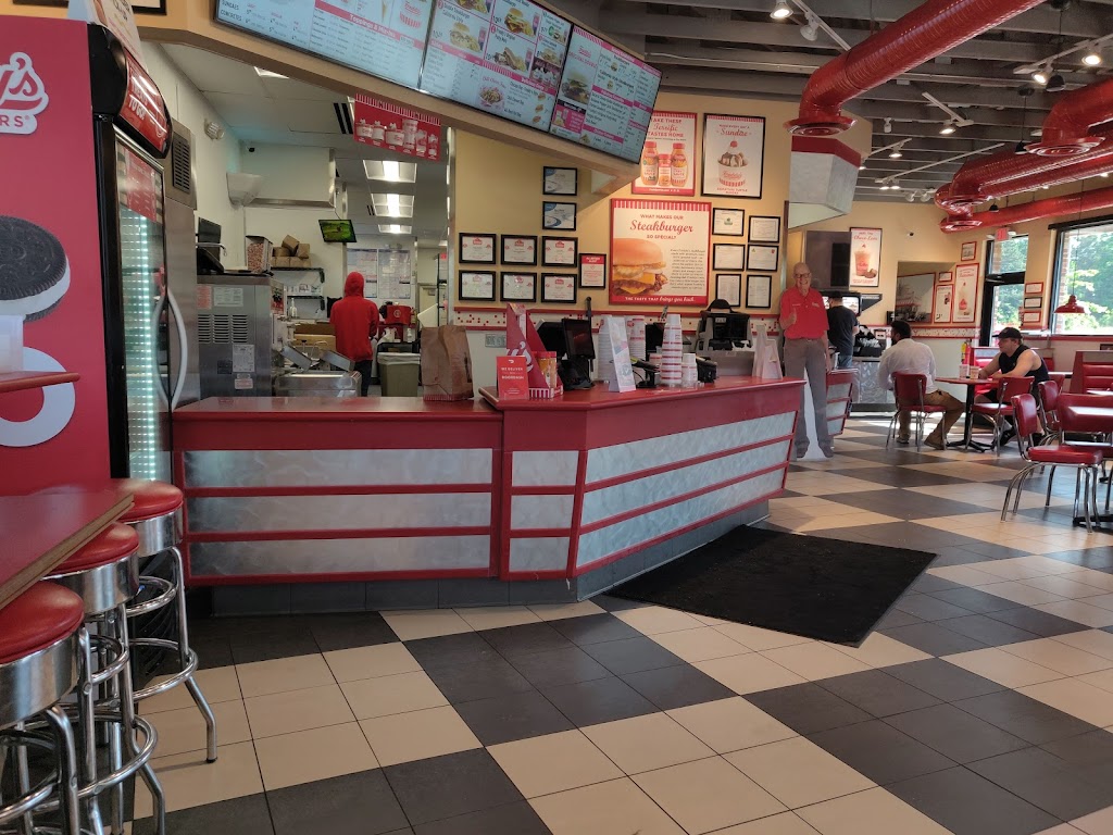 Freddys Frozen Custard & Steakburgers | 2405 Peachtree Pkwy, Cumming, GA 30041, USA | Phone: (470) 297-3376