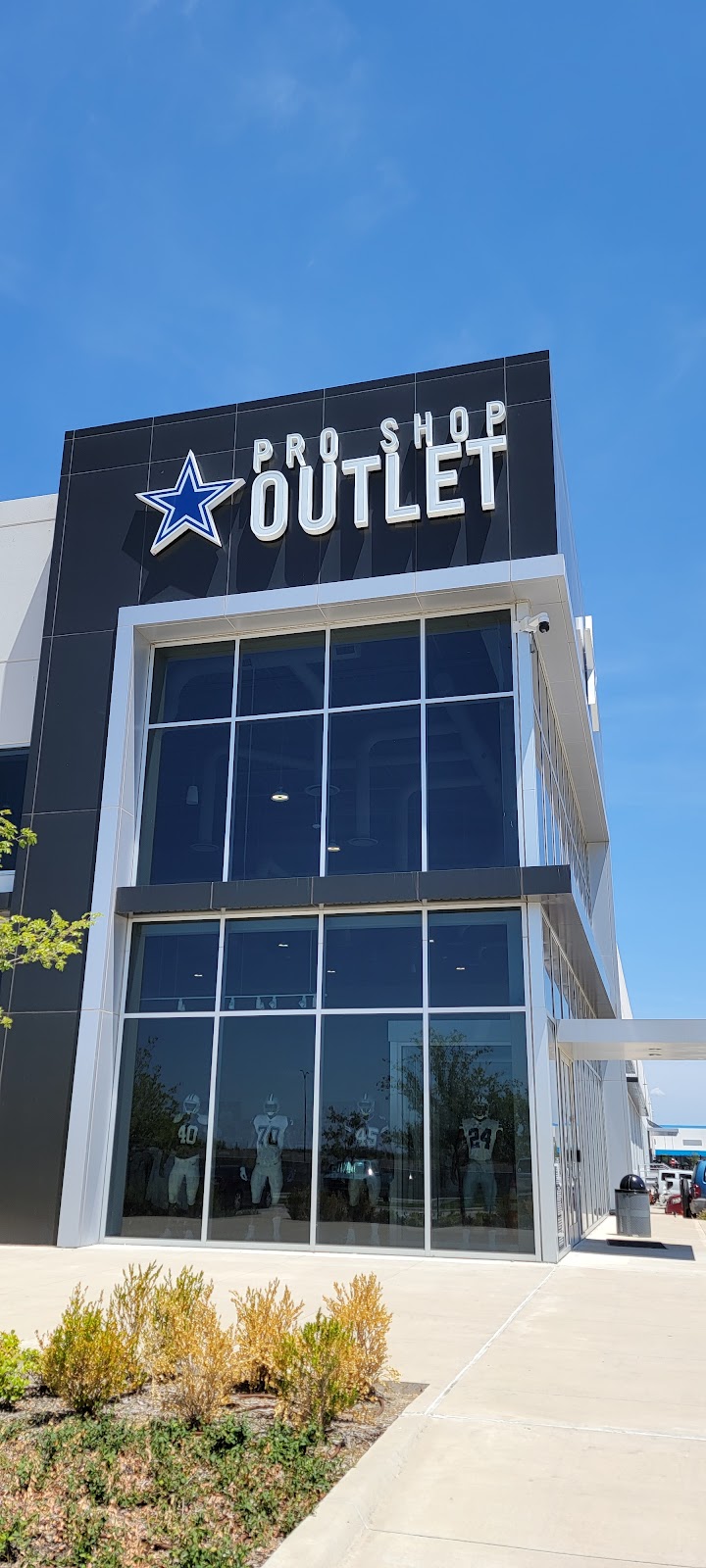 Dallas Cowboys Pro Shop Outlet | 15825 Gateway Dr Suite 200, Frisco, TX 75035, USA | Phone: (972) 785-4240