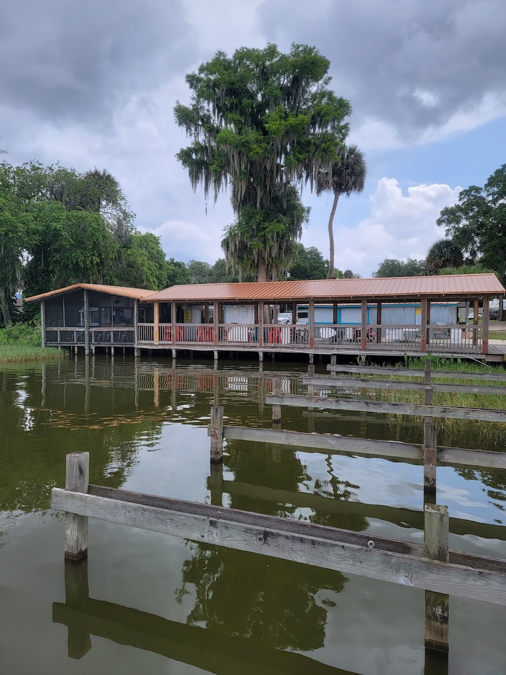 Ducky’s Dockside Bar & Grill | 1090 Shady Cove Rd E, Haines City, FL 33844, USA | Phone: (863) 353-5295