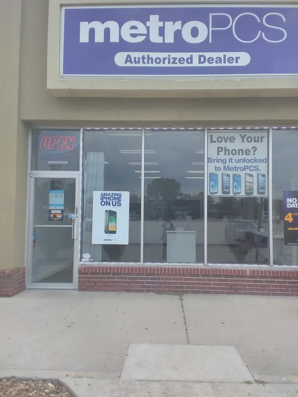 Metro by T-Mobile | 27202 Eureka Rd, Taylor, MI 48180, USA | Phone: (734) 992-8958