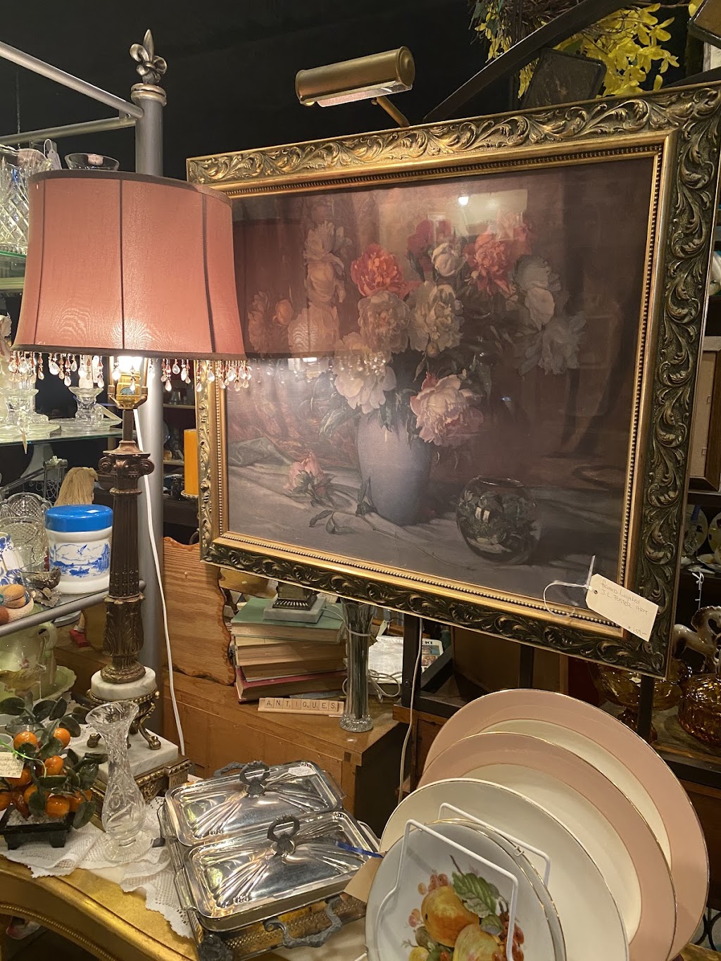 Sandies Antiques and Collectibles | 605 N Broadway St, Joshua, TX 76058, USA | Phone: (817) 586-8252