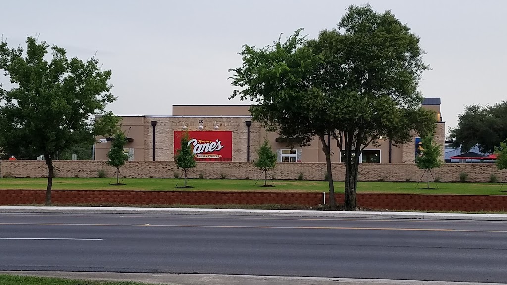 Raising Canes Chicken Fingers | 1406 S Main St, Boerne, TX 78006, USA | Phone: (830) 249-0039