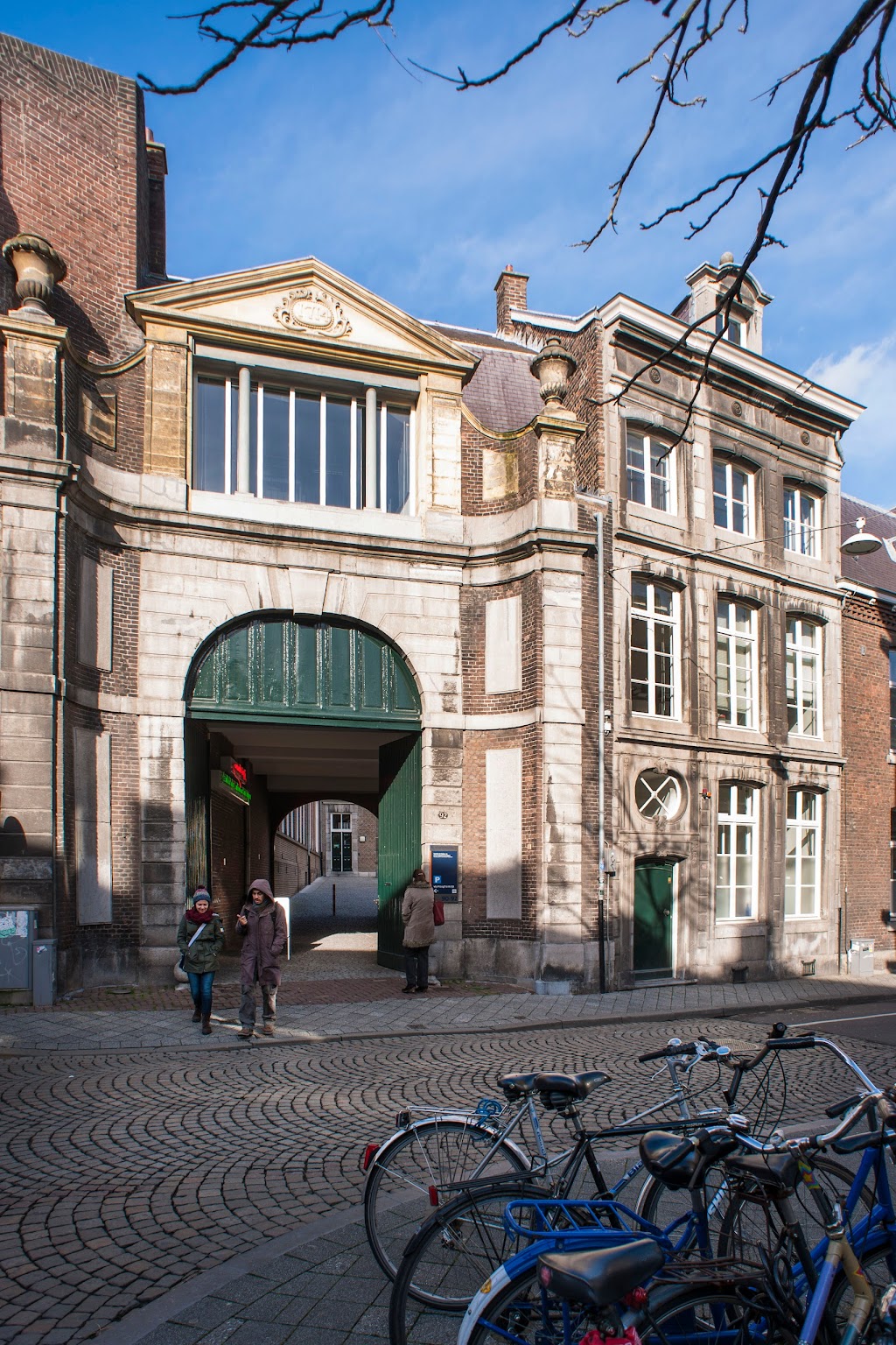 Faculty of Arts and Social Sciences | Grote Gracht 90-92, 6211 SZ Maastricht, Netherlands | Phone: 043 388 4772